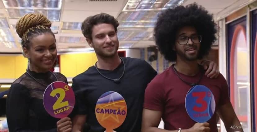 O pódio de Lucas foi entre Natália e Luciano (Foto: Reprodução / Globoplay) O pódio de Lucas foi entre Natália e Luciano (Foto: Reprodução / Globoplay)