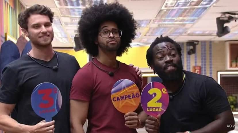 O pódio de Luciano foi entre Lucas e Douglas (Foto: Reprodução / Globoplay) O pódio de Luciano foi entre Lucas e Douglas (Foto: Reprodução / Globoplay)
