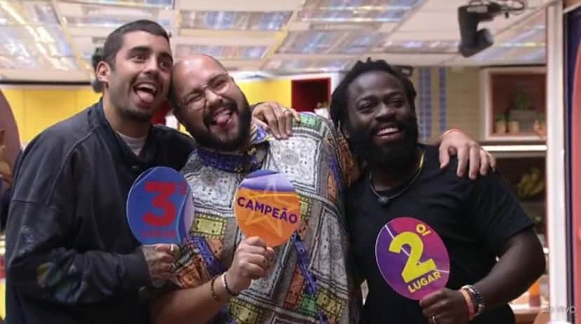 O pódio de Tiago foi entre Scooby e Douglas (Foto: Reprodução / Globoplay) O pódio de Tiago foi entre Scooby e Douglas (Foto: Reprodução / Globoplay)