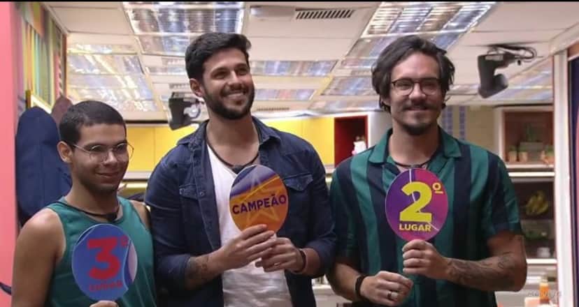 O pódio de Rodrigo foi entre Vyni e Eliezer (Foto: Reprodução / Globoplay) O pódio de Rodrigo foi entre Vyni e Eliezer (Foto: Reprodução / Globoplay)