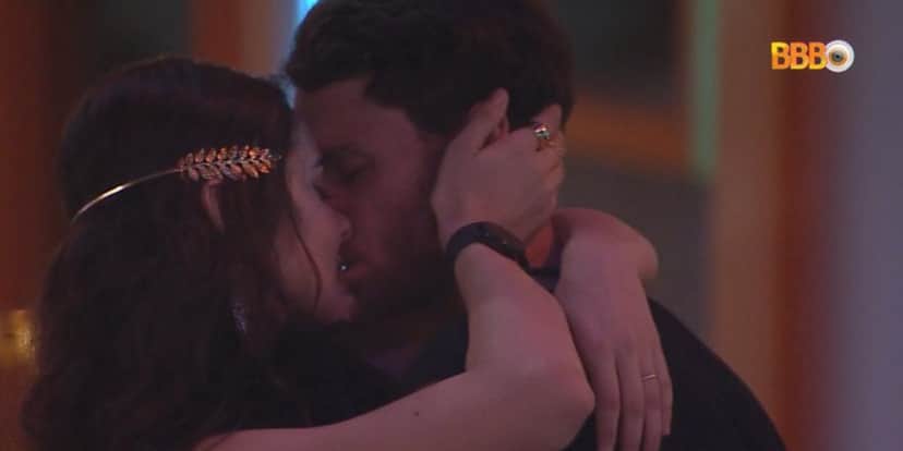 Eslovênia e Lucas se beijaram e deixam Natalia devastada (Foto: Reprodução) Eslovênia e Lucas se beijaram e deixam Natalia devastada (Foto: Reprodução)
