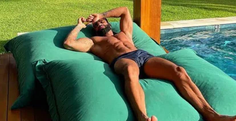 Gusttavo Lima exibe corpao e volume assusta seguidores (Foto: Reprodução/ Instagram) Gusttavo Lima exibe corpao e volume assusta seguidores (Foto: Reprodução/ Instagram)