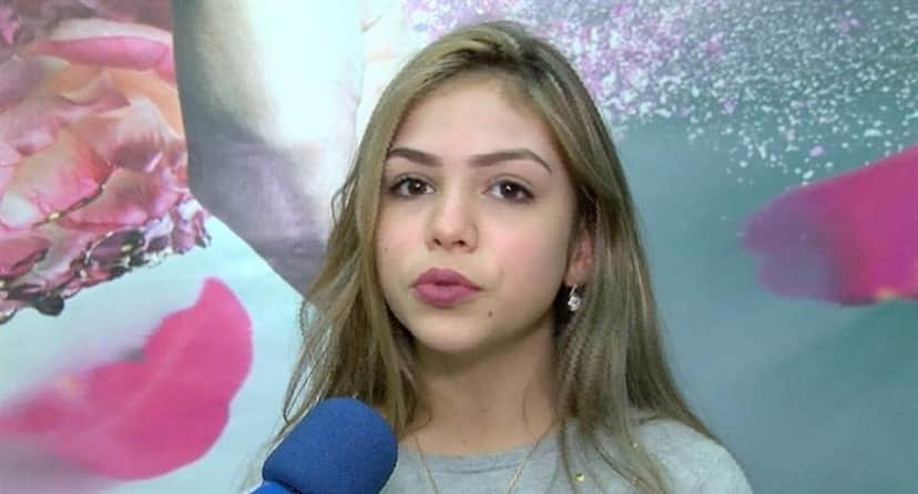 MC Melody recebe pedidos de autógrafos e fotos até no intervalo do lanche (Reprodução/ RedeTV!) MC Melody recebe pedidos de autógrafos e fotos até no intervalo do lanche (Reprodução/ RedeTV!)
