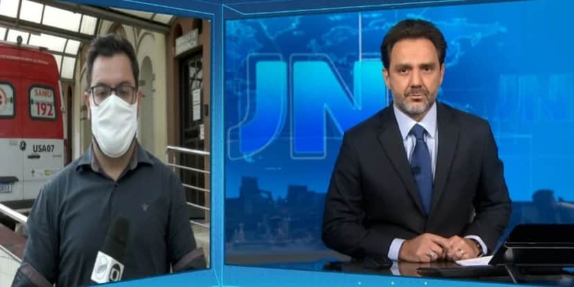 Paulo Renato Soares e o repórter Gustavo Oliva em cobertura do "Jornal Nacional" (Foto: Reprodução/TV Globo) Paulo Renato Soares e o repórter Gustavo Oliva em cobertura do "Jornal Nacional" (Foto: Reprodução/TV Globo)