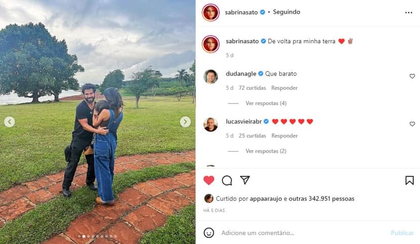 Sabrina Sato posa com a família (Foto: Reprodução) Sabrina Sato posa com a família (Foto: Reprodução)