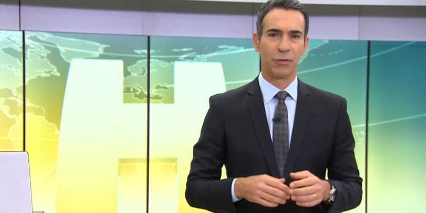 César Tralli abre Jornal Hoje às pressas, olha às câmeras e dá noticia arrebatadora na Globo: "Começou" César Tralli abre Jornal Hoje às pressas, olha às câmeras e dá noticia arrebatadora na Globo: "Começou"