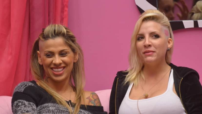 Clara e Vanessa causaram polêmica no BBB14 (Foto: Reprodução / Globo) Clara e Vanessa causaram polêmica no BBB14 (Foto: Reprodução / Globo)