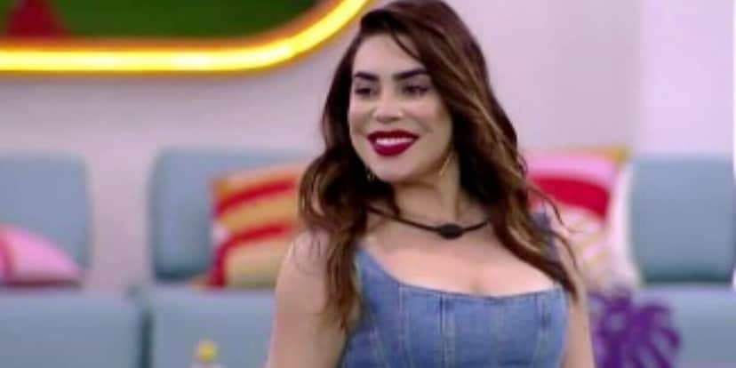 BBB22: Naiara Azevedo esculacha Eslovênia após perder estalecas (Foto: Reprodução) BBB22: Naiara Azevedo esculacha Eslovênia após perder estalecas (Foto: Reprodução)