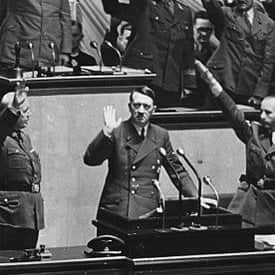 Gesto nazista de Adolf Hitler, semelhante ao de Adrilles Jorge Gesto nazista de Adolf Hitler, semelhante ao de Adrilles Jorge