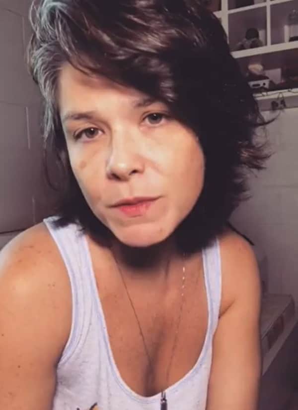 Samara Felippo em vídeo publicado em suas redes sociais fazendo a denúncia contra Carlos Bolsonaro (Reprodução/ Instagram) Samara Felippo em vídeo publicado em suas redes sociais fazendo a denúncia contra Carlos Bolsonaro (Reprodução/ Instagram)