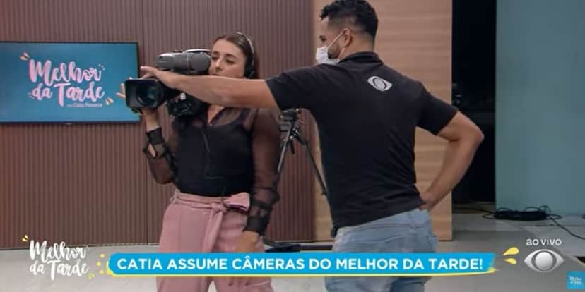 Catia Fonseca abandona estúdios do MDT, toma câmera de funcionário e assume equipamento: "Estraguei tudo" Catia Fonseca abandona estúdios do MDT, toma câmera de funcionário e assume equipamento: "Estraguei tudo"