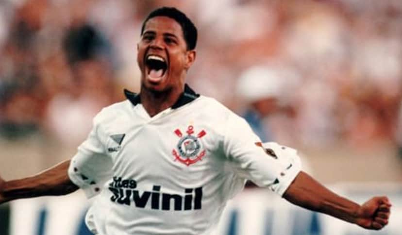 Marcelinho Carioca em vitória do Corinthians na "Copa do Brasil" em 1995 (Divulgação) Marcelinho Carioca em vitória do Corinthians na "Copa do Brasil" em 1995 (Divulgação)
