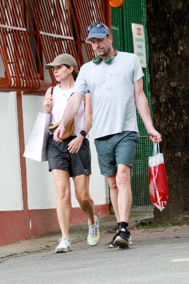 Debora Bloch faz raríssima aparição com o marido (Foto: AgNews) Debora Bloch faz raríssima aparição com o marido (Foto: AgNews)
