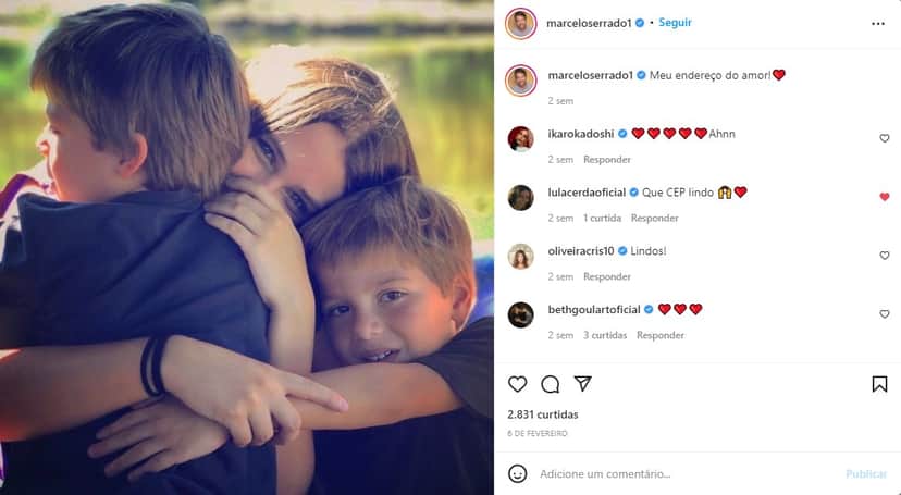 Esposa de Marcelo Serrado ao lado dos filhos do casal - Foto: Reprodução Esposa de Marcelo Serrado ao lado dos filhos do casal - Foto: Reprodução
