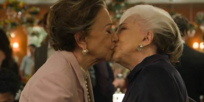 Beijo lésbico em "Babilônia" foi alvo de boicote de conservadores logo no primeiro capítulo (Foto: Divulgação/TV Globo) Beijo lésbico em "Babilônia" foi alvo de boicote de conservadores logo no primeiro capítulo (Foto: Divulgação/TV Globo)