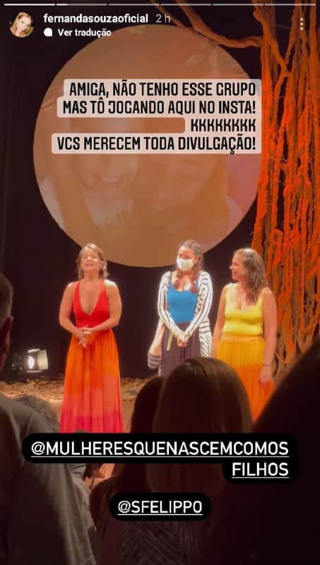 Fernanda Souza foi prestigiar a peça de suas amigas (Foto: Reprodução) Fernanda Souza foi prestigiar a peça de suas amigas (Foto: Reprodução)