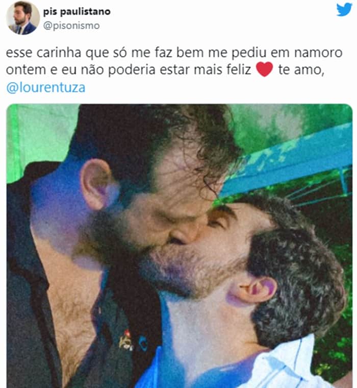 Registro foi publicado pelo rapaz beijando e marcando o verdadeiro rapaz, que não é Gustavo Marsengo do BBB22 (Reprodução/ Twitter) Registro foi publicado pelo rapaz beijando e marcando o verdadeiro rapaz, que não é Gustavo Marsengo do BBB22 (Reprodução/ Twitter)