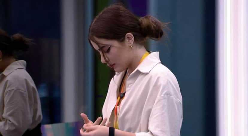 Jade Picon chora sozinha no quarto do líder e resolve abandonar o local que dorme por direito (Reprodução/ TV Globo)
