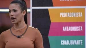 Larissa no Jogo da Discórdia de 28/2 (Foto: Reprodução / Globoplay) Larissa no Jogo da Discórdia de 28/2 (Foto: Reprodução / Globoplay)