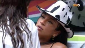 Lucas desrespeita Linn da Quebrada que fica desolada e Eslô tenta consolá-la (Foto: Reprodução / Globoplay) Lucas desrespeita Linn da Quebrada que fica desolada e Eslô tenta consolá-la (Foto: Reprodução / Globoplay)