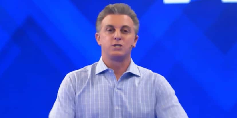 Luciano Huck no comando do Domingão (Foto: Reprodução)