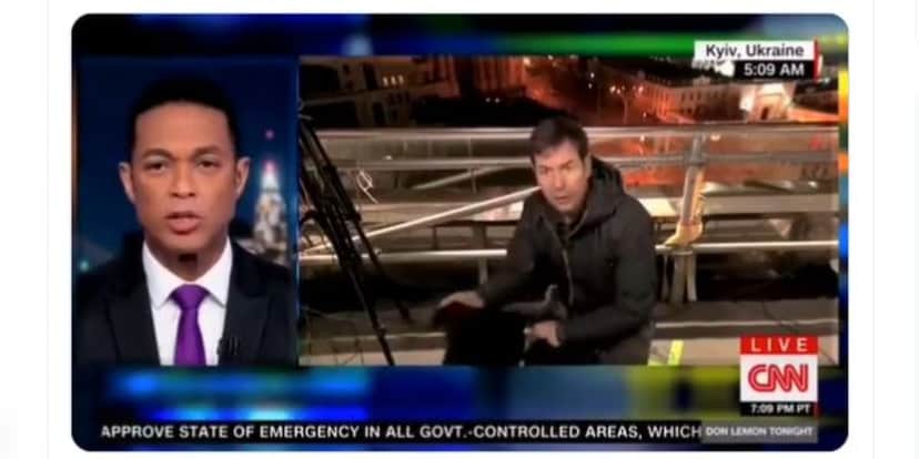 O jornalista Matthew Chance se deparou com explosão ao vivo (Foto: Reprodução/CNN International) O jornalista Matthew Chance se deparou com explosão ao vivo (Foto: Reprodução/CNN International)