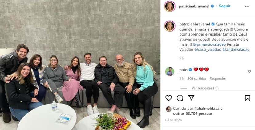 Foto de família e pastores de Patrícia Abravanel (Reprodução/ Instagram) Foto de família e pastores de Patrícia Abravanel (Reprodução/ Instagram)