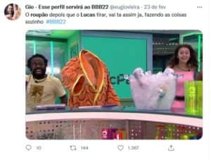 Internautas comentaram sobre o uso excessivo do roupão do líder (Foto: Reprodução / Twitter) Internautas comentaram sobre o uso excessivo do roupão do líder (Foto: Reprodução / Twitter)
