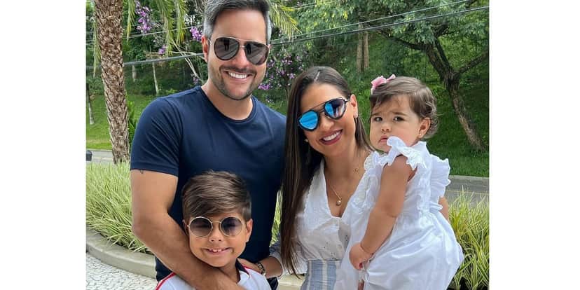 Kaká Diniz declara-se para a esposa, Simone, e família (Foto: Reprodução) Kaká Diniz declara-se para a esposa, Simone, e família (Foto: Reprodução)