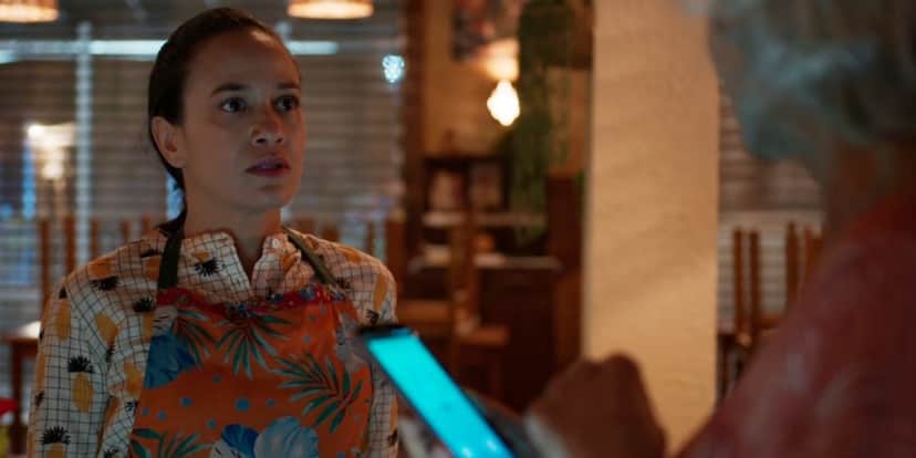 Thaiane (Georgina Castro) não vai saber onde enfiar a cara na novela Um Lugar ao Sol (Foto: Reprodução/Globo) Thaiane (Georgina Castro) não vai saber onde enfiar a cara na novela Um Lugar ao Sol (Foto: Reprodução/Globo)