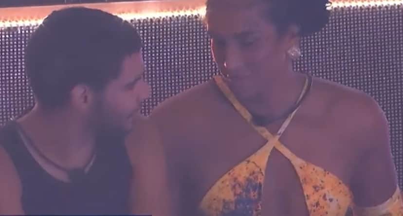 Vyni ouve conselhos de Linn da Quebrada durante festa do líder no BBB22 (Reprodução/ Globoplay) Vyni ouve conselhos de Linn da Quebrada durante festa do líder no BBB22 (Reprodução/ Globoplay)