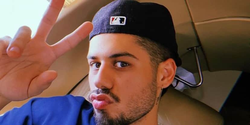 Zé Felipe se envolve em briga durante show - Foto: Reprodução Zé Felipe se envolve em briga durante show - Foto: Reprodução