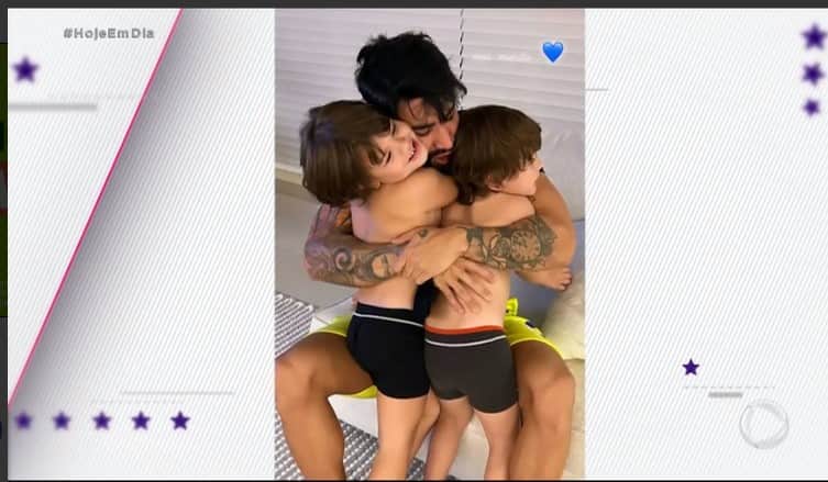 Gusttavo Lima surgiu ao lado dos filhos depois da sua internação -Foto: Reprodução/Record Gusttavo Lima surgiu ao lado dos filhos depois da sua internação -Foto: Reprodução/Record
