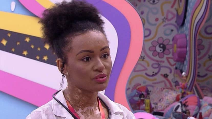 Natália está com problemas na região intima (Foto: Reprodução / Globoplay) Natália está com problemas na região intima (Foto: Reprodução / Globoplay)