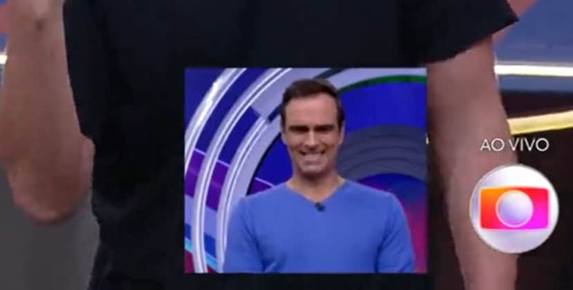 Tadeu Schmidt é flagrado aos risos, sem querer, durante transmissão do jogo da discórdia no BBB22 Tadeu Schmidt é flagrado aos risos, sem querer, durante transmissão do jogo da discórdia no BBB22