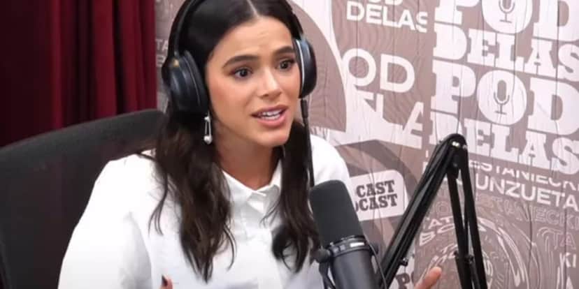 Bruna Marquezine expõe relação com Anitta - Foto: Reprodução/Poddelas Bruna Marquezine expõe relação com Anitta - Foto: Reprodução/Poddelas