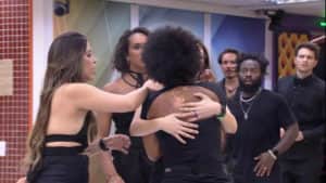 Brothers se surpreendem com confusão entre sisters durante a Festa do Líder do BBB22 (Foto: Reprodução / Globoplay) Brothers se surpreendem com confusão entre sisters durante a Festa do Líder do BBB22 (Foto: Reprodução / Globoplay)