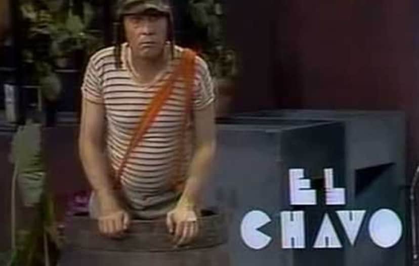 Chaves e seu barril, esconderijo do menino de rua (Reprodução) Chaves e seu barril, esconderijo do menino de rua (Reprodução)