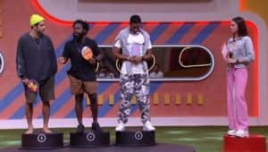BBB22: Segundo pódio de Douglas Silva tem Pedro Scooby e Paulo André; não ganha: Eslovênia (Foto: Reprodução / Globoplay) BBB22: Segundo pódio de Douglas Silva tem Pedro Scooby e Paulo André; não ganha: Eslovênia (Foto: Reprodução / Globoplay)