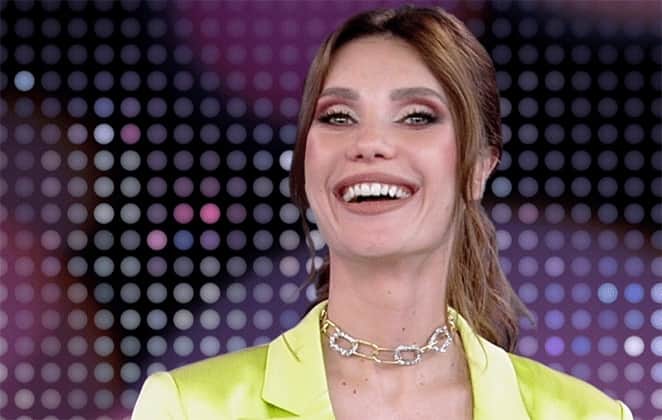 Colunista deixa o A Tarde é Sua, Sonia Abrão convoca substituta no lugar e confirma: "Não está aqui" Colunista deixa o A Tarde é Sua, Sonia Abrão convoca substituta no lugar e confirma: "Não está aqui"