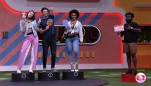 BBB22: Segundo pódio de Lucas tem Eslovênia e Natália; não ganha: Douglas Silva (Foto: Reprodução / Globoplay) BBB22: Segundo pódio de Lucas tem Eslovênia e Natália; não ganha: Douglas Silva (Foto: Reprodução / Globoplay)