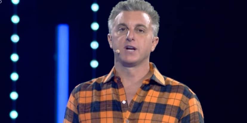 Luciano Huck no comando do Domingão (Foto: Reprodução) Luciano Huck no comando do Domingão (Foto: Reprodução)