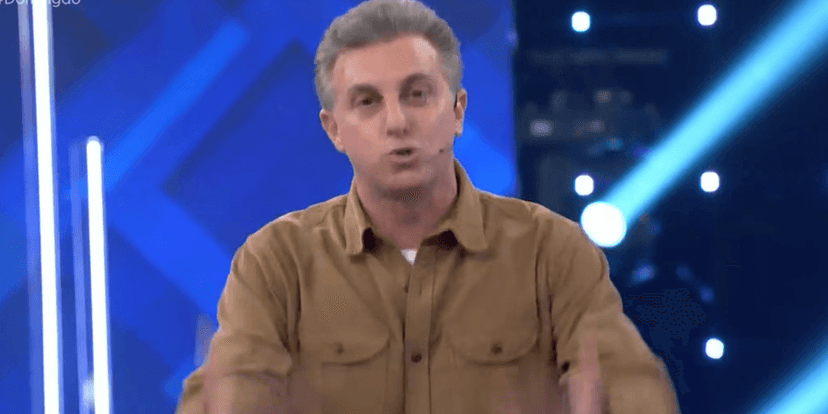 Luciano Huck no comando do Domingão (Foto: Reprodução) Luciano Huck no comando do Domingão (Foto: Reprodução)
