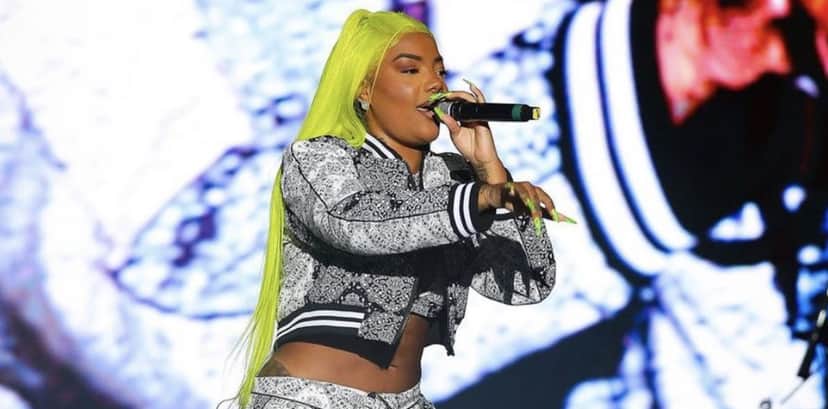 Ludmilla cantou "Verdinha" em protesto ao lado de IZA Ludmilla cantou "Verdinha" em protesto ao lado de IZA