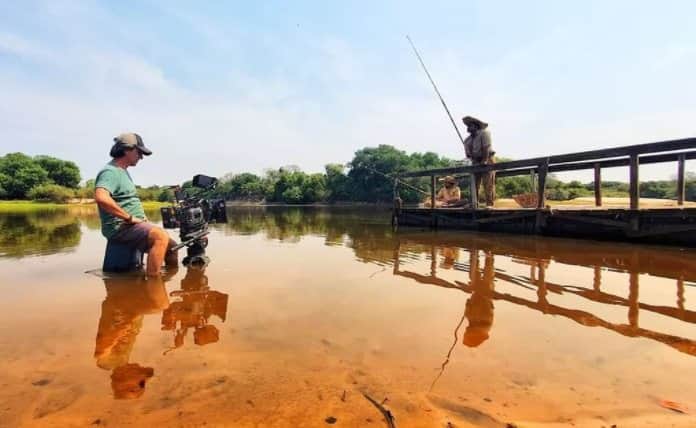 Bastidores das gravações da novela Pantanal (Foto: Reprodução / Globo) Bastidores das gravações da novela Pantanal (Foto: Reprodução / Globo)