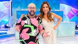 Patrícia Abravanel fez uma 'festa' de aniversário para Tiago Abravanel, sendo imitado por Porpetone (Foto: Reprodução / Internet) Patrícia Abravanel fez uma 'festa' de aniversário para Tiago Abravanel, sendo imitado por Porpetone (Foto: Reprodução / Internet)