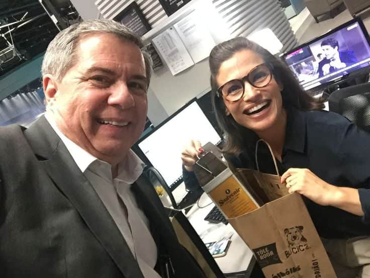 Âncora do Jornal Nacional toma decisão, pede demissão da Globo e parceira chora ao anunciar: "Se despediu" Âncora do Jornal Nacional toma decisão, pede demissão da Globo e parceira chora ao anunciar: "Se despediu"