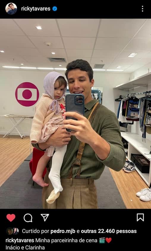 Ricky Tavares posa no camarim da Globo com atriz mirim,que vive Clarinha Ricky Tavares posa no camarim da Globo com atriz mirim,que vive Clarinha