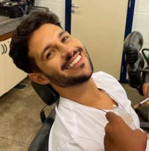 Rodrigo sendo maquiado nos Estudios Globo para participar do BBB22 (Foto: Reprodução / Gshow) Rodrigo sendo maquiado nos Estudios Globo para participar do BBB22 (Foto: Reprodução / Gshow)