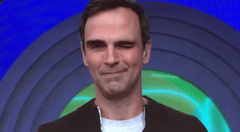 Tadeu Schmidt manda uma piscadinha ao anunciar eliminação de Lucas Bissoli do BBB22 Tadeu Schmidt manda uma piscadinha ao anunciar eliminação de Lucas Bissoli do BBB22